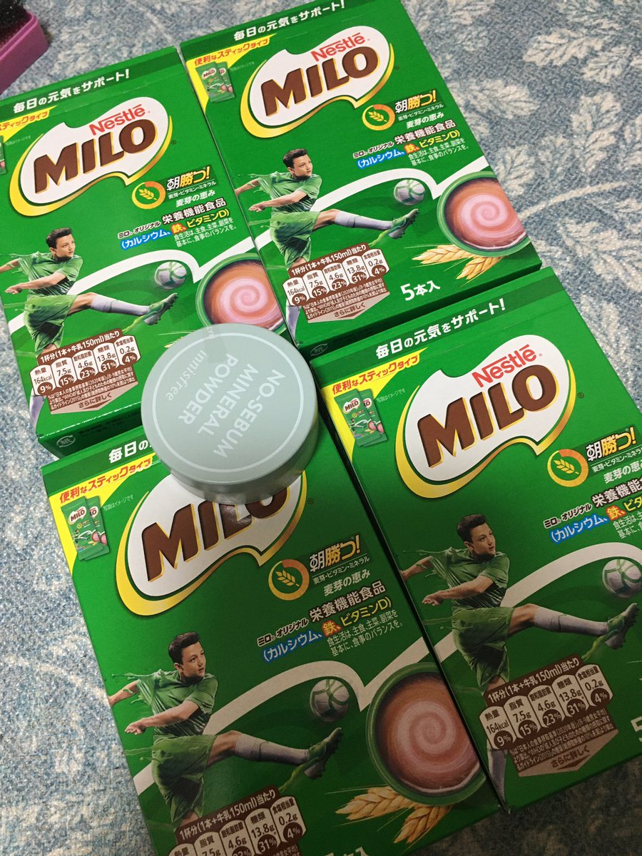 kinako1137's tweet photo. #安っすドンキさん #ドンキさん買っちまったよ 
ミロのスティックが1箱99円だったから4箱購入🤤割高だけどズボラだからいつもスティック派👍もっと買えばよかった....！
あと、イニスフリーのパウダーが500円だったから試しに購入😊✨ https://t.co/DgnIbCCf82
