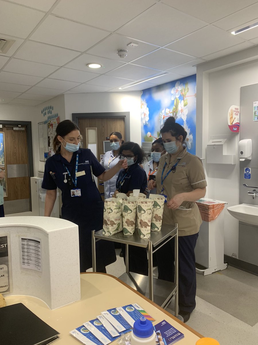 MVCcmft's tweet photo. Celebrating Nursing Support Workers day with our amazing team 🎈 #NursingSupportWorkersDay https://t.co/jnUETsgY8r