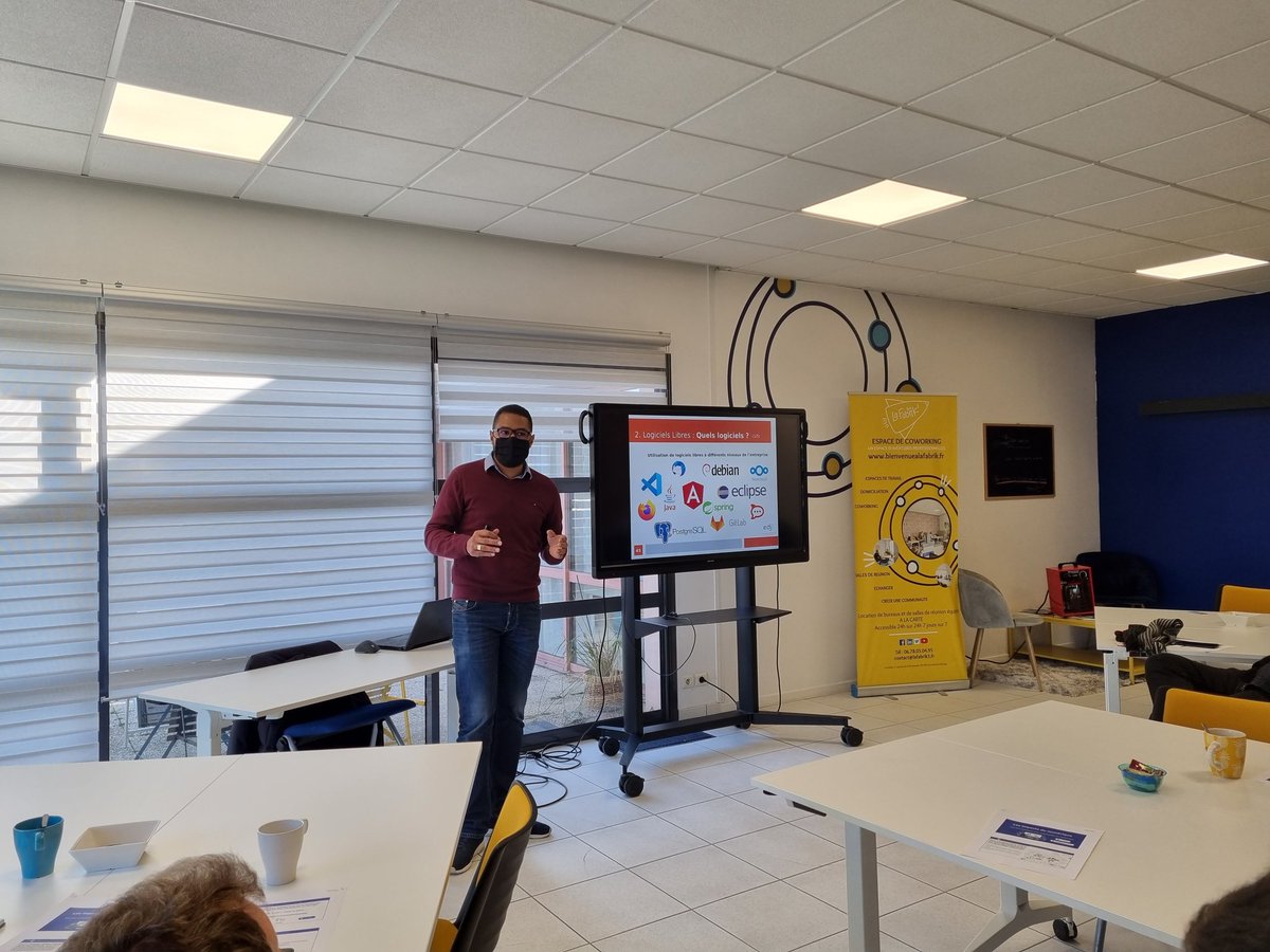 aukfood's tweet photo. Intervention @LA_FABRIK_3 sur les #logicielslibre et #innovation pour #InnooWeek85 avec @aukfood et #edji https://t.co/AknTrwY5Ay