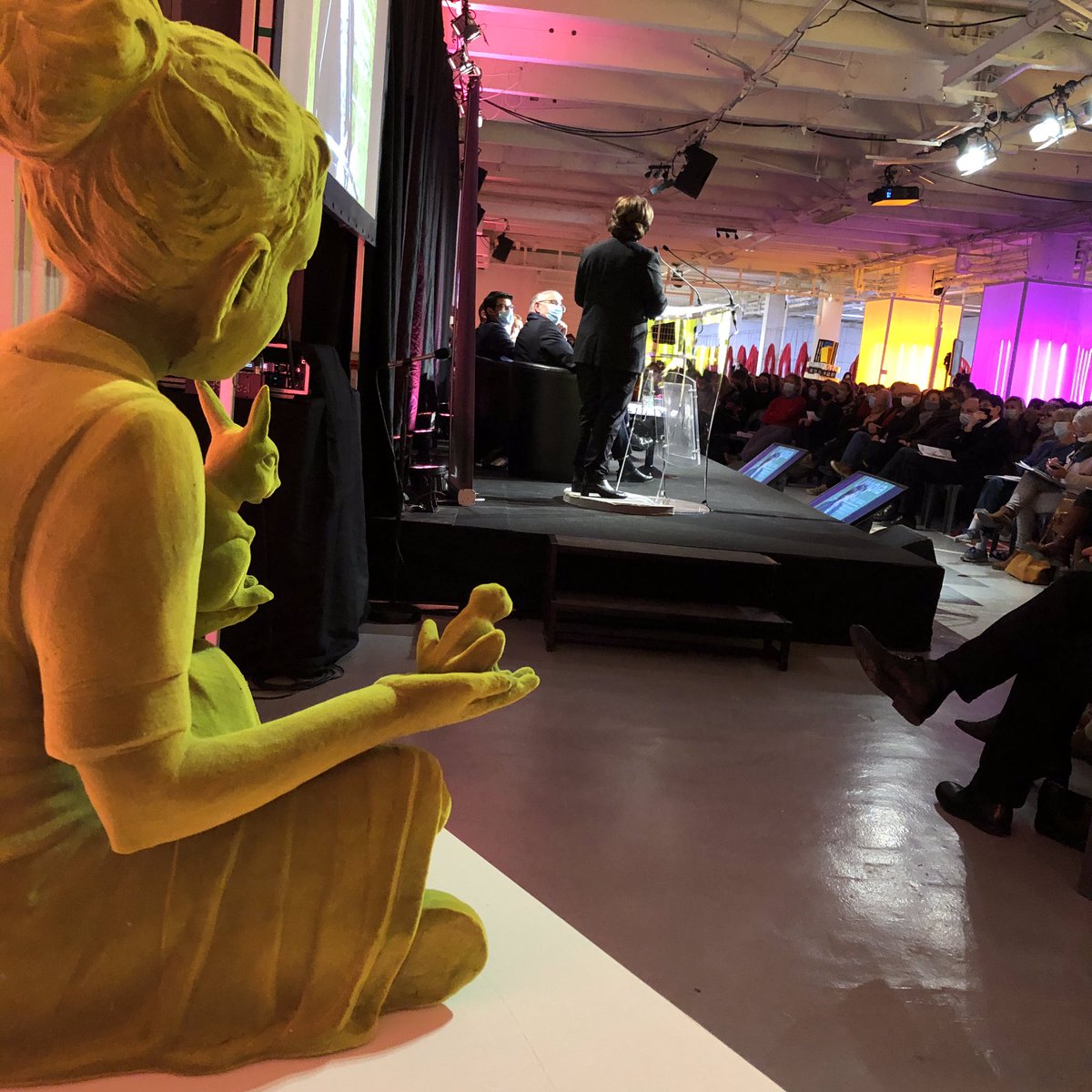 IloveRBX's tweet photo. L’Utopia est lancée, sous le regard de l’elfe de #KimSimonsson avec la conférence de presse de la prochaine saison de @lille3000 : expos, parade, métamorphoses urbaines, tous les ingrédients de la fête seront là !
⏰14 mai > 2 oct
📍Dans les 95 communes de la métropole https://t.co/Z3SS5X1q8n