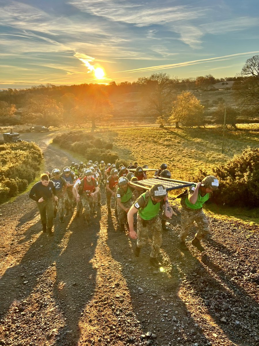 Foxy2Para's tweet photo. If you can’t motivate yourself to carry your oppo across the battlefield on a stretcher for potential life saving treatment, then let’s face it, you’re in the wrong job! 💪🏼💪🏼
#PCompany #StretcherRace #NoWhereToHide #StandbyeGoooo https://t.co/87rS7swdW3