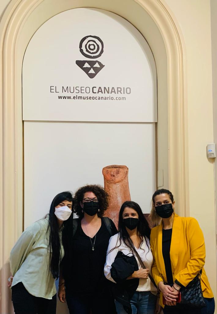 elmuseocanario's tweet photo. Hace unos días, las responsables del proyecto @proedic  de la UE visitaron El Museo Canario para conocer nuestras “Ventanas al Pasado” como recurso de inmersión didáctica 🥰.
#ConoceElMuseo #innovaciónsocial https://t.co/O9PUhwkRAx