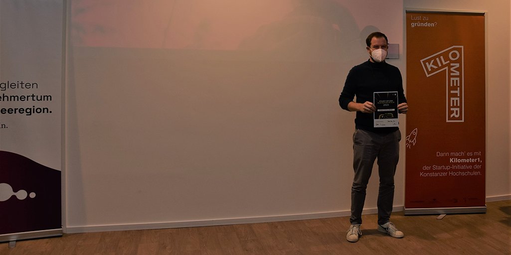 Startup_BW's tweet photo. Glückwunsch an das Team von @OF_Organifarms zum Sieg beim #Sustainable Cup #Bodensee und dem Einzug ins Landesfinale des Start-up BW #ElevatorPitch. Weitere Infos in den NEWS:
https://t.co/60eCcJq3K1
Bild: #Kilometer1 https://t.co/vdOUtLFd4r