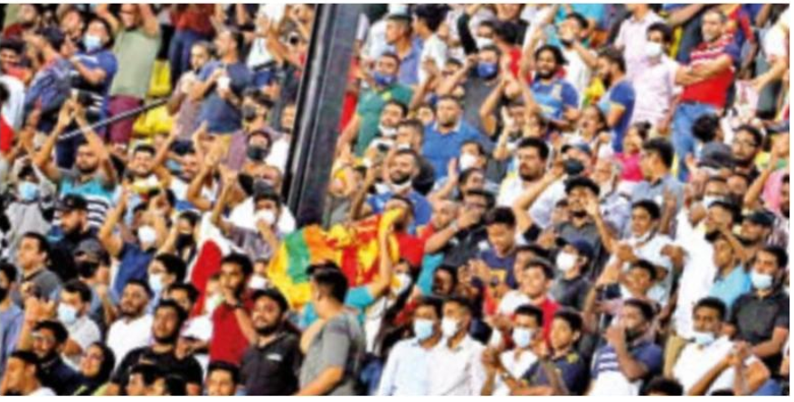 vg123e's tweet photo. You can gather to watch Football
But cannot gather to grieve for your dead
It is Covid Guys
#SriLanka   #OneLawOneCountry https://t.co/SF49SUu2oI