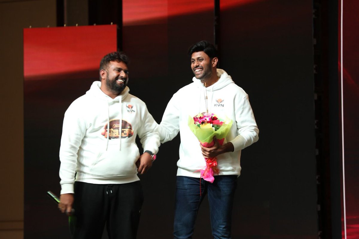 saraswathi1717's tweet photo. 'ಸಖತ್ 'ಪ್ರೀರಿಲೀಸ್ ಇವೆಂಟ್
@SimpleSuni @Official_Ganesh @nishvikaa #Sakhat https://t.co/uoDmRHh6As