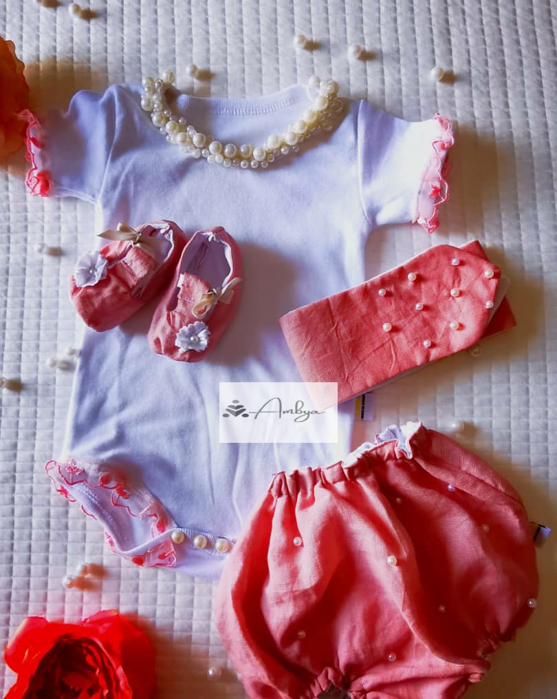 DesignAmbya's tweet photo. Matin douceur 🤍💗🤍💗
#ambyakids #ambyadesign #babyclothes #handmade #babygirl #bapteme #pearl #perles #lin #coton #setforgirl #babybasic #babywear #madeinafrica #africanbrand #madeingabon #africanwoman #africanentrepreneur https://t.co/w1Cs198psZ