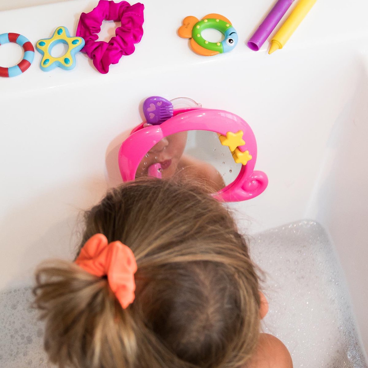 Nuby_es's tweet photo. Transformar la bañera en un espacio de imaginación. Espejo y accesorios de astronauta o sirena 🧑🚀🧜♀️ para disfrutar en todo momento. ¿No son ideales?
#nuby #nûby #everystepoftheway #bathtime #babybath #bathtoy #bathtimefun #bubbles #cleanbaby # #babybathtime #bathtoys https://t.co/RHHcVsqK9G