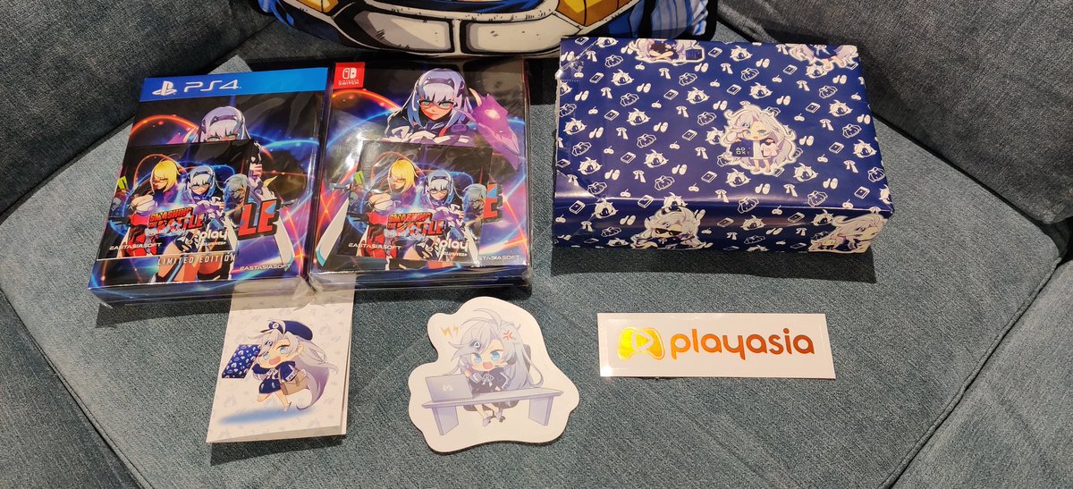AcksellGHM's tweet photo. C'est Noël avant l'heure avec ce joli cadeau de la part de @hamsterjoueur (et ça rime 😁)
Il m'a carrément offert les 2 versions du jeu ! J'offrirai donc la version #NintendoSwitch de ce #SmashingTheBattle, peut-être à l'occasion d'un concours. Encore merci @hamsterjoueur 🙏 https://t.co/IAJLkcb7qp