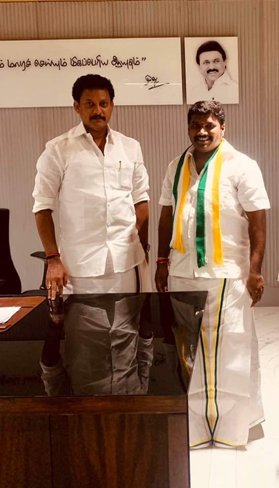 KSRAJGOUNDERPD1's tweet photo. இன்றைய தினம் 
 மாண்புமிகு #அன்பில்_மகேஷ்_பொய்யாமொழி பள்ளி கல்விதுறை அமைச்சர் அவர்களை  சந்தித்து ஆறாம் வகுப்பு சமூகஅறிவியல் 
 பாட புத்தகத்தில் வரலாற்க்கு புறம்பான நிகழ்வை தவறாக பதிவு செய்துள்ளார்கள் என்பதை தெளிவாக எடுத்துரைதபோது.. @Anbil_Mahesh @mk https://t.co/ErcyVZ8NQN