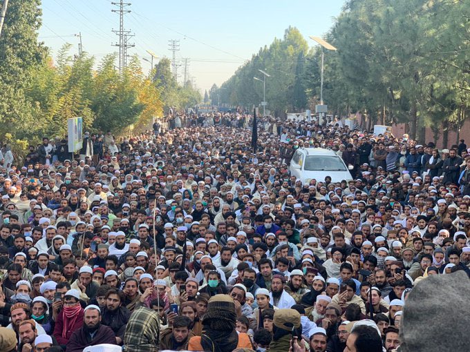 mjdawar's tweet photo. There is a protest going on in Khar, Bajaur against the killing of Qari Ilyas. The mainstream is yet to take notice. The wave of target killings, violence and attacks continues to spread throughout Pakhtunkhwa. The state stands as the killings continue. #JusticeForQariIlyas https://t.co/JejTEN8bAt