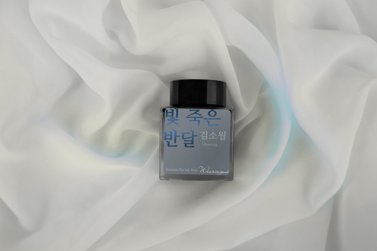 wearingeul's tweet photo. [RT이벤트] 영변에 약산 진달래꽃, 아름따다 가실 길에 뿌리오리다

<소월의 사계> 잉크 텀블벅 펀딩 오픈
봄) 놓인 그 꽃 : 다홍 핑크 &amp; 바이올렛 색분리
겨울) 빛 죽은 반달 : 웜그레이 + 청펄

https://t.co/3LWCmqFnGB

RT추첨 3분께 잉크 드로잉에 최적화된 임프레션 페이퍼를 드립니다 https://t.co/AaNfyzjHFM