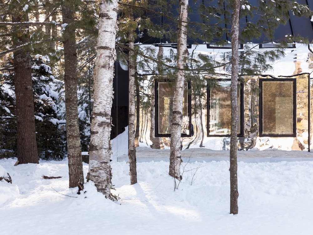 e_architect's tweet photo. Lake Cottage is UUfie’s reinterpretation of living in a tree house where nature is an integral part of the building on the Kawartha Lakes, Canada
https://t.co/wLlfKA8Ocz
#LakeCottage #Ontario #OntarioCottage #Canada #CanadianArchitecture #CanadianHome https://t.co/RJ66TvCs3w