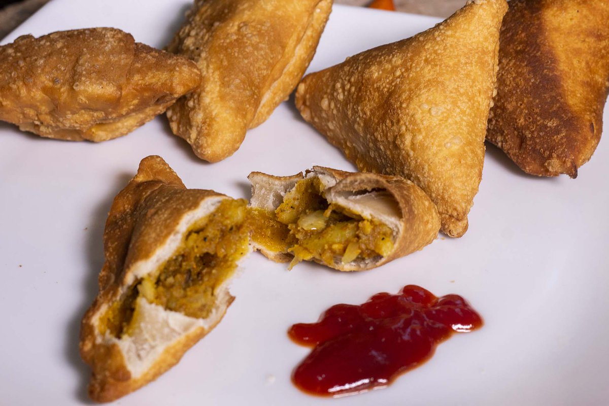 wadwathsala's tweet photo. රසට හදමු අල සමෝසා
https://t.co/wB0Feer4co

#indianfood #lka #recipe #homemade #alasamosa #aloosamosa #potatosamosa #snack #teatime https://t.co/Z4wUVQqnti