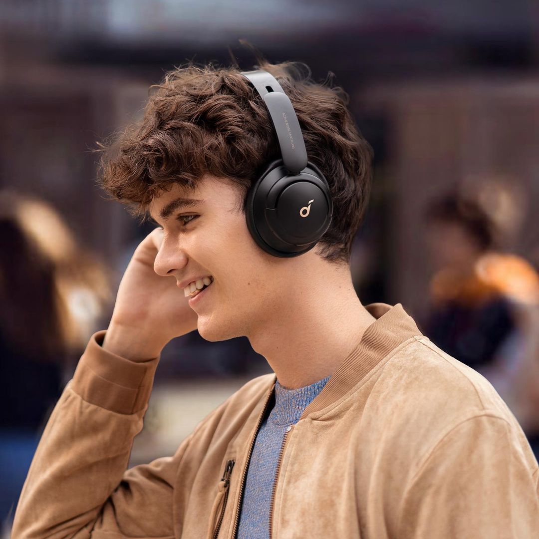 SoundcoreID's tweet image. Dengan Soundcore Q30, tidak ada yang bisa menghentikan selera mu dalam mendengarkan musik! Fitur Noise Cancelling - NFC akan memberikan kenyamanan saat kamu berada di dalam maupun di luar ruangan!

Dapatkan produk ini disemua marketplace kesayangan kalian!

#soundcoreindonesia