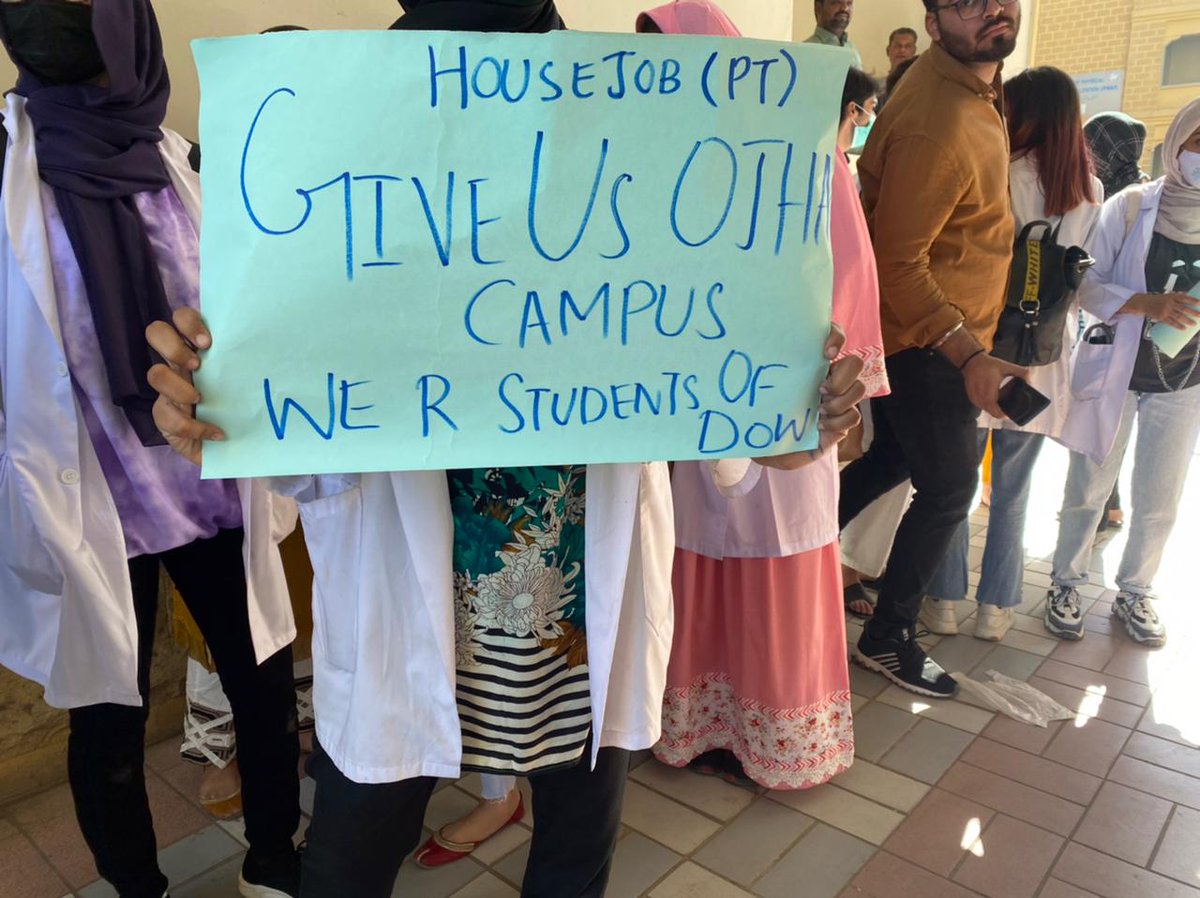 Foodoconista's tweet photo. We the house officers of Dow university are protesting against the administration of Sindh Institute of physical medicine and rehabilitation. As per Sindh Government our minimum stipend should be 45k (proof attached) our administration is only paying us 16k https://t.co/iQnOXxJrOo