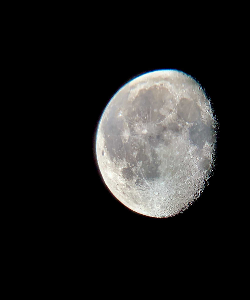 Even though we may call Moon our satellite, its gravity has a huge role in shaping earth to be able to sustain life.

#moonphotography