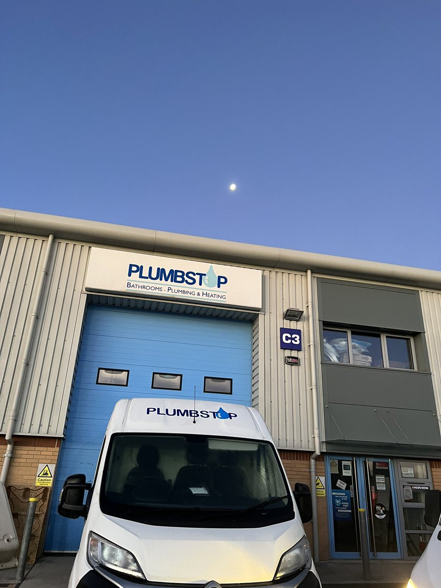 LG_DanDeakin's tweet photo. Weymouth @PlumbstopLtd this morning talking all things @baxiboilers and @MainHeating come and grab a doughnut and a freebie or 2!! https://t.co/6CosMUBUgx