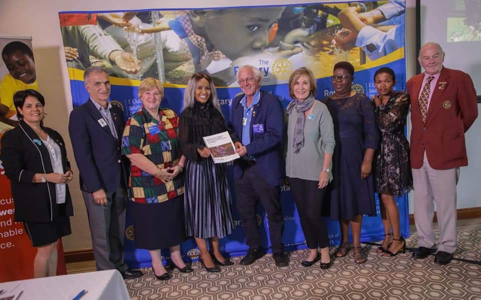 SesegoFound's tweet photo. Congrats councillor @mphophalatse1 newly elected executive mayor of JHB. @mphophalatse1 was voted in during a marathon inaugural council meeting last night.

2 yrs ago Dr Mpho joined the ECD graduates from Alexandra,a project of JHB, The Rotary E Club of SA D9400 &amp; @SesegoFound. https://t.co/OFW1gYYrX8