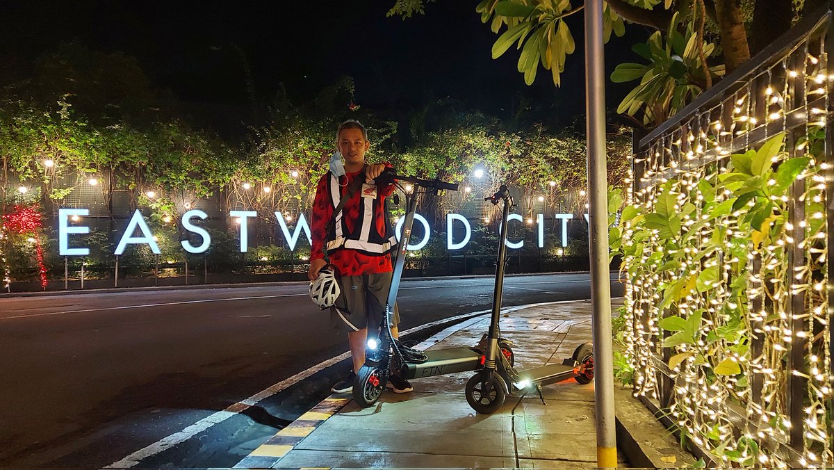 jericovilog's tweet image. Scooting at #Eastwood