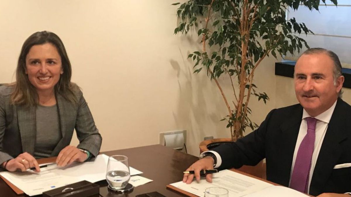 sabadellprensa's tweet photo. #SabadellHerrero y @FADE_COMUNICA firman un acuerdo para poner en marcha una nueva línea de financiación a las empresas, denominada #ReactiVamos, por importe de 200 millones de euros https://t.co/bSoF1PyCB1 vía @lanuevaespana #EstarDondeEstés https://t.co/wquU3CCgQP
