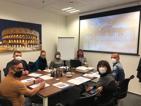 CEPATeresa's tweet photo. Intercambiando experiencias educativas y compartiendo información sobre los diversos #SistemasEducativos con nuestros colegas europeos en #Praga #MiErasmusPlus #IMCESL del @sepiegob @EPALE_ES @educajccm
¿Será el germen de nuevos proyectos @EUErasmusPlus❓ https://t.co/nRJGKH5HBK