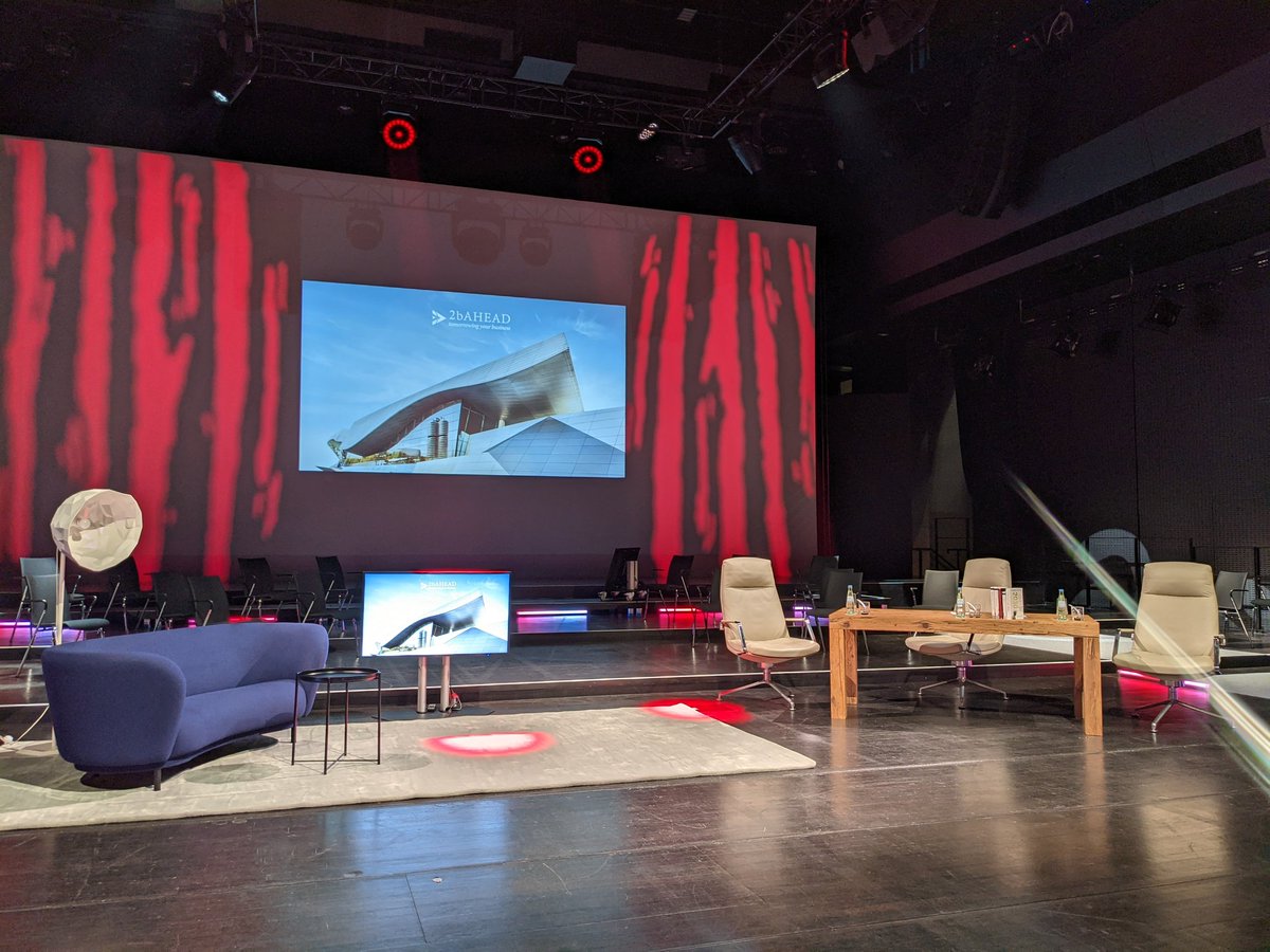 janszky's tweet photo. Mein heutiger Arbeitsplatz. Danke #BMW-Welt. Welcome #2bahead Zukunftskongress https://t.co/xSm58gXy05