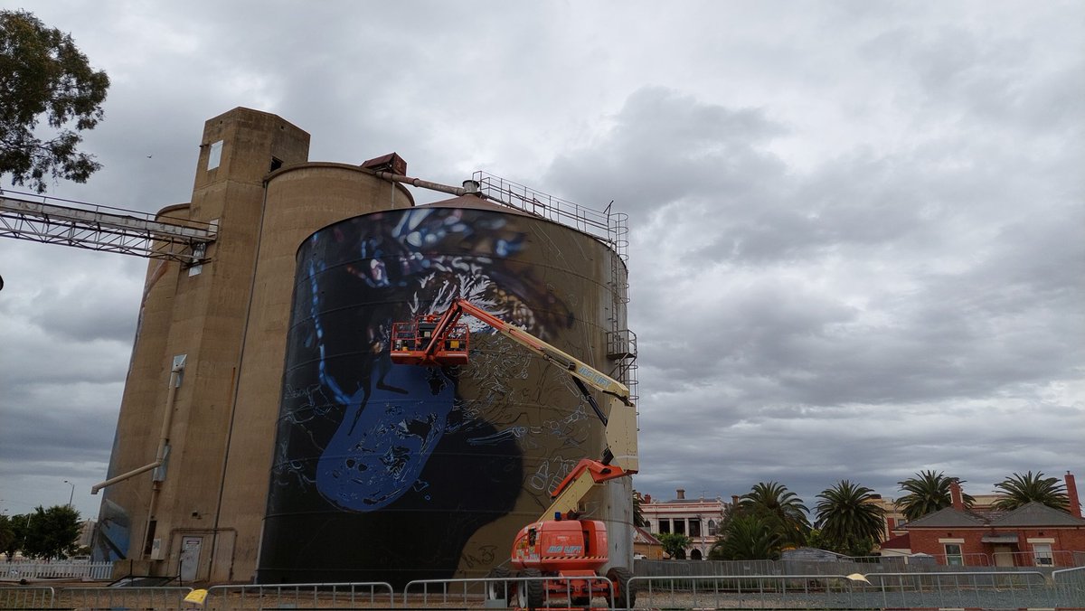 TonyL_Tchum's tweet photo. Rochester Vic. Under construction. Putting in some overtime cause storm clouds are brewing. #Rochestersiloart  #jimmydvate #abcweather #donaldweatherstaion #victoriastormchasers https://t.co/nDV7kXONZG