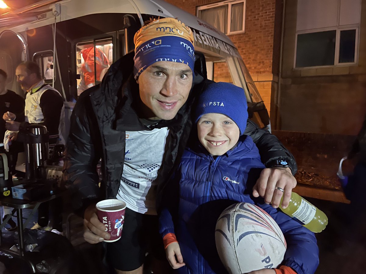 fireworkguy1's tweet image. Cheering on the legend Kevin Sinfield #leedsrhinos #friendship #amazing