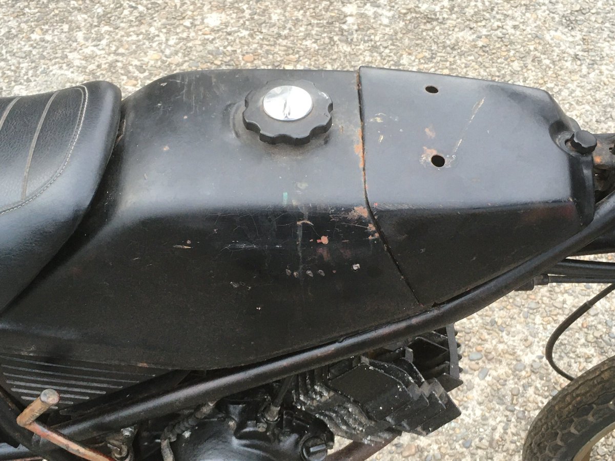 junkbox178's tweet photo. MBのタンクって前側のカバーが現代のmotoGPマシンっぽくてチョットかっこいいかも😀
#AC01 #MB50 #MB5 https://t.co/lsvIWDzPbk