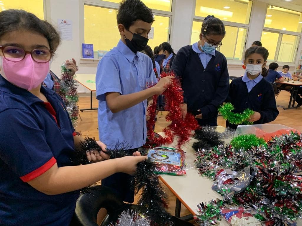 AISsharjah's tweet image. Our students helping with @AIS_SchLibrary decorations for UAE National Day. Great teamwork! #AISLibrarySch #AISUAENationalDay2021 #AISEvents