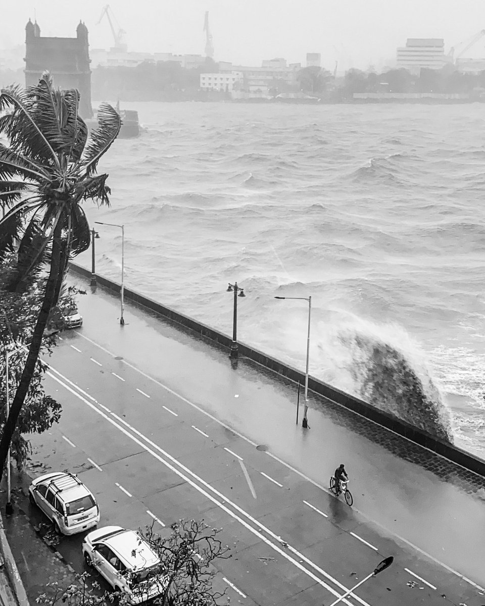 GM 
.
Throwback to the Moment where for I bowed down to Mother Nature and said you win! 
.
Cyclone Tauktae May 2021 , Mumbai