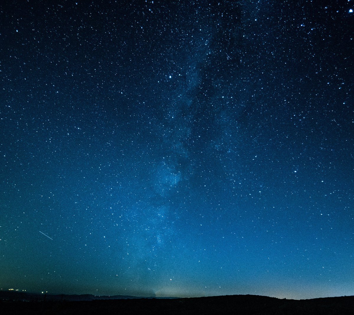 tiansjeng's tweet photo. 怎么实现去中心化元宇宙，在这里，创世界无神无人，一片虚空，像浩瀚的宇宙一样无限可能！                                         How to realize the decentralized meta-universe? Here, the creation world is godless and empty, as infinite as the vast universe! https://t.co/qOHYc0Twsj