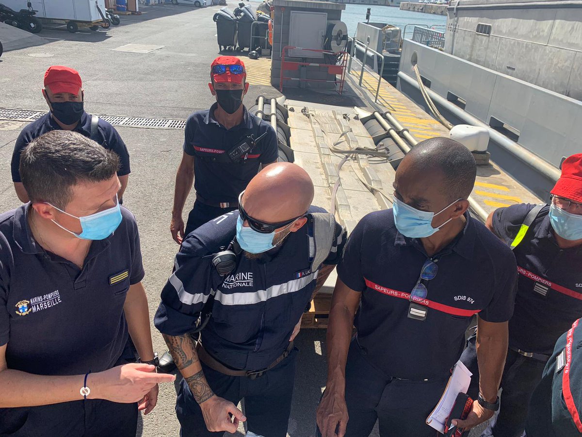 MarinsPompiers's tweet photo. [ #LeSaviezVous ⁉️⚓ ]
Experts dans le domaine de l'intervention à bord des navires, les #marinspompiers de @marseille sont déployés sur l'île de la Réunion pour former nos collègues du @SDIS974 à l'#IBNB. https://t.co/Z8jbp8rUjD