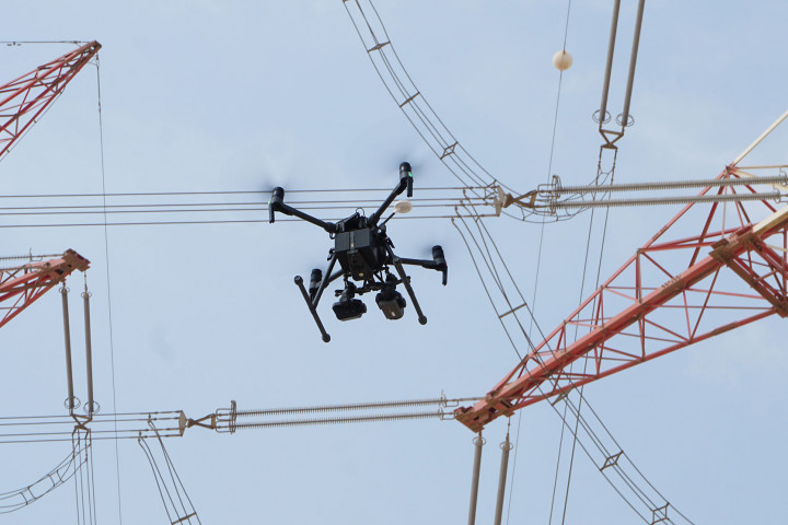 feds_ae's tweet photo. With the DT3 approach, we see our clients have a 24% increase in inspection quality &amp; around 8 hours/ week saved on report making &amp; traveling time. Enabling efficiency, commercial growth and productive use of time

https://t.co/UbYzBeL2qa
#TeamFEDS #droneservice #commercialdrones https://t.co/O4YfWqYmbn