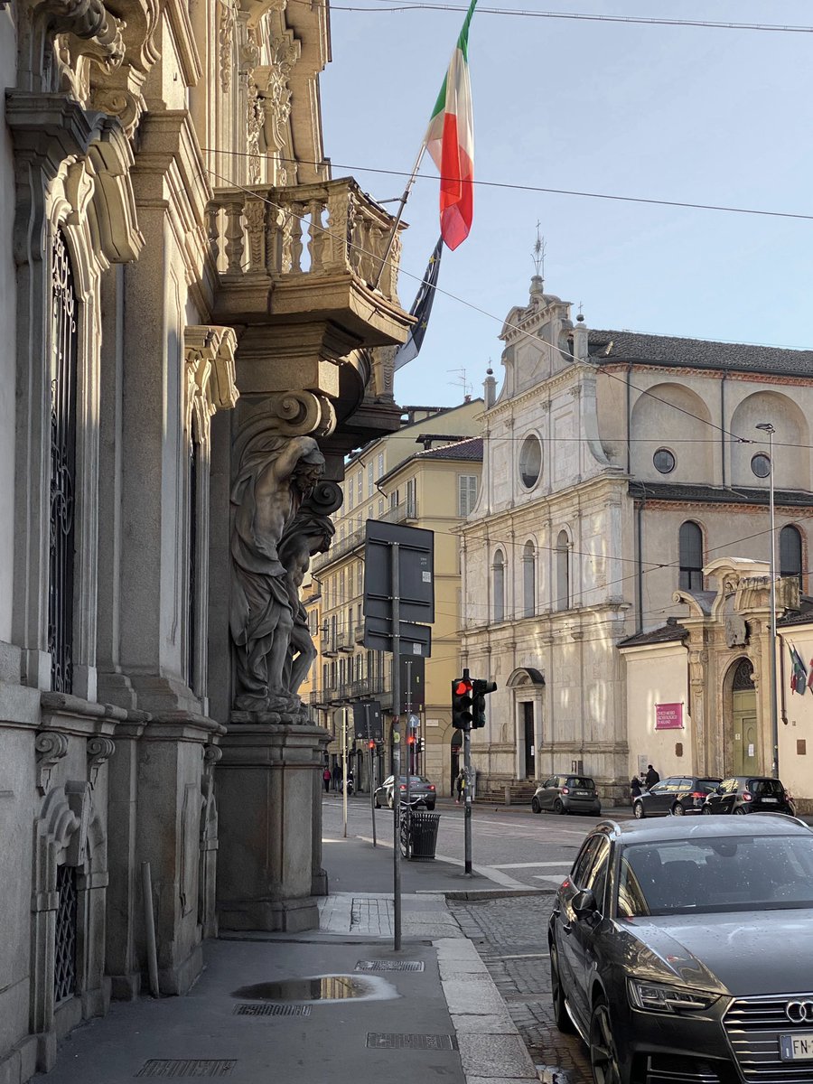 strumenteopolo's tweet photo. Comunque se non vi piace Milano è perché non la conoscete https://t.co/549jBMOZD2