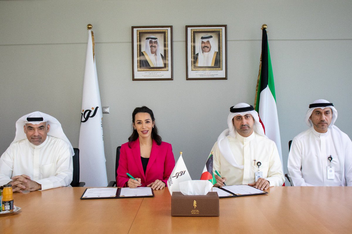 ksspkuwait's tweet photo. جانب من توقيع مذكرة التفاهم بين الجمعية و وزارة النفط #التخطيط #تحسين #الكويت #العمل_الحكومي https://t.co/VJsiiMEP4l