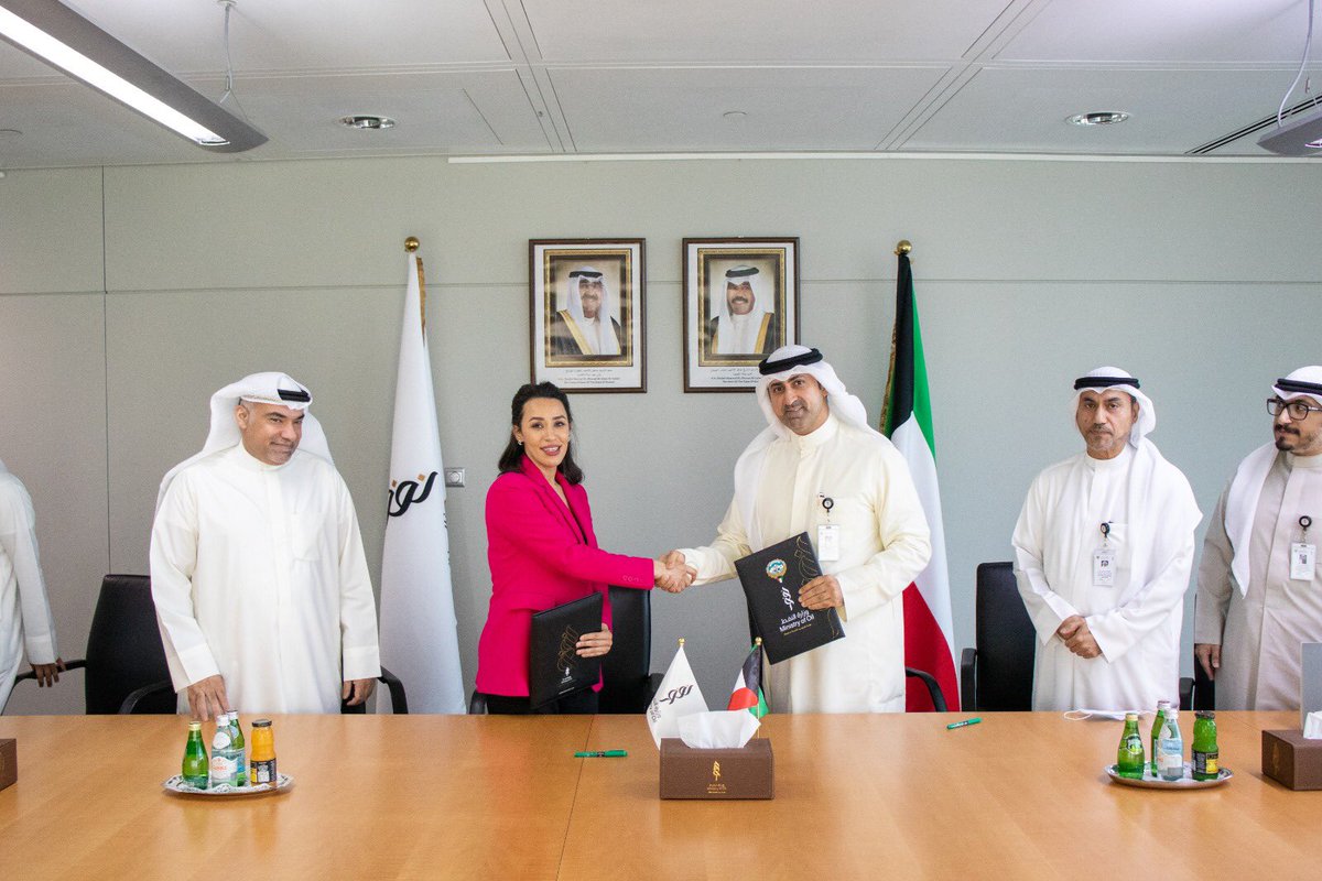 ksspkuwait's tweet photo. جانب من توقيع مذكرة التفاهم بين الجمعية و وزارة النفط #التخطيط #تحسين #الكويت #العمل_الحكومي https://t.co/VJsiiMEP4l