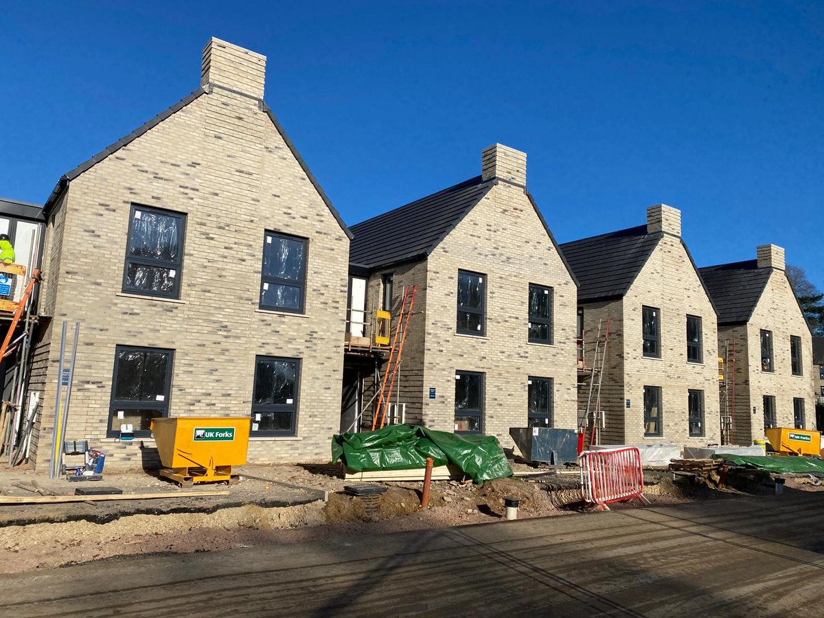 It's all happening in Highworth. Powering ahead at the latest <a href="/BackhouseHouses/">Backhouse</a> development #newhomes #BackhouseHomes #Highworth #tuesdaymotivations
