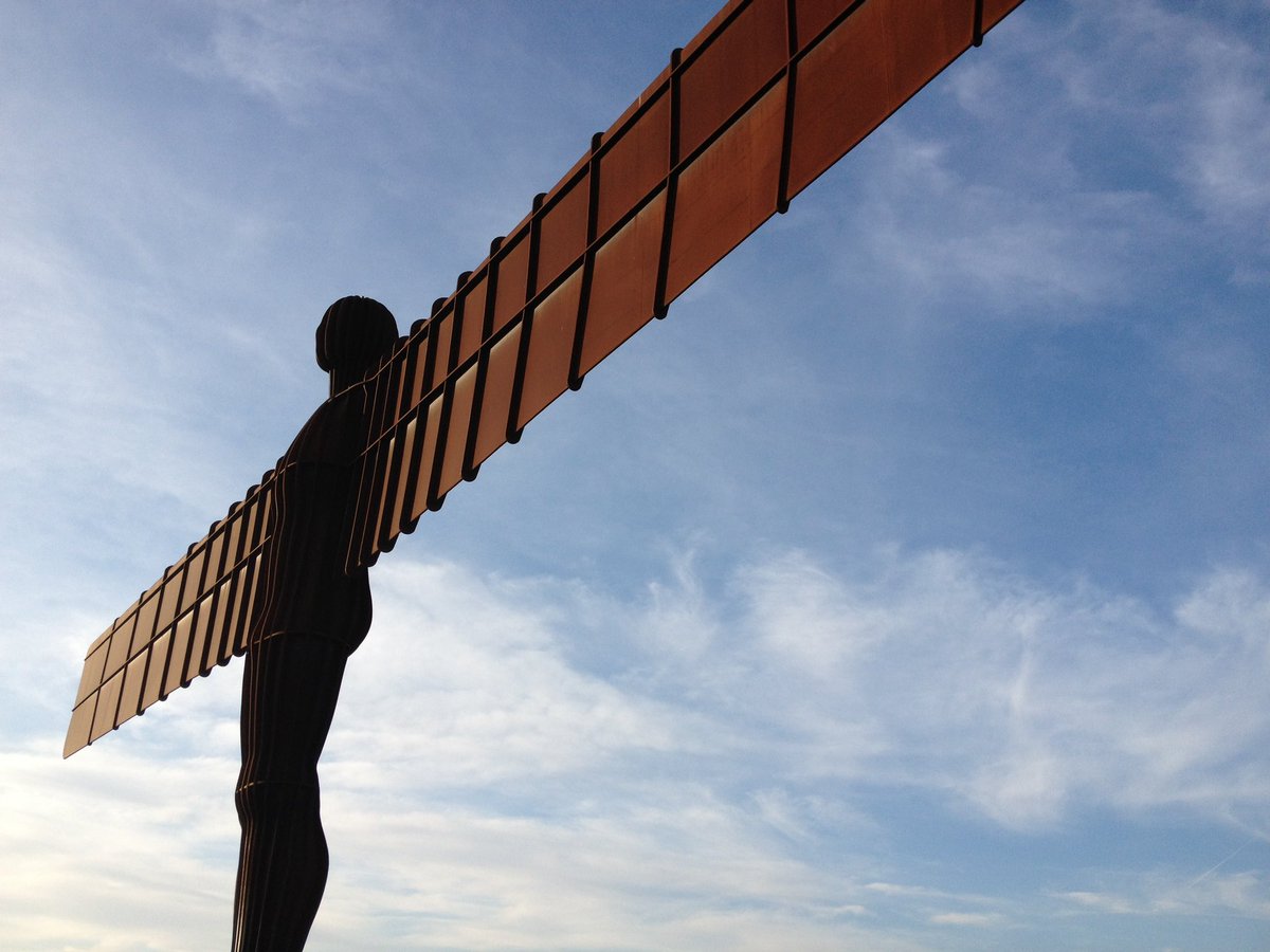 We’re super excited that it’s our (much delayed!) Golden Bronchoscopy event tomorrow night in Newcastle. We have some FANTASTIC presentations lined up and it is free for members. 

In person viewing is full but you can still watch online.. registration closes tonight! #RespIsBest