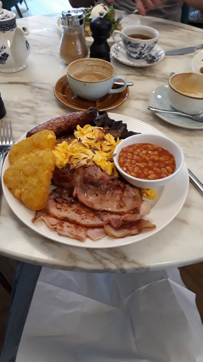 Another Full English triumph from <a href="/cafebeam/">cafebeam</a> yesterday. Edible flowers on the scrambled eggs very North London!