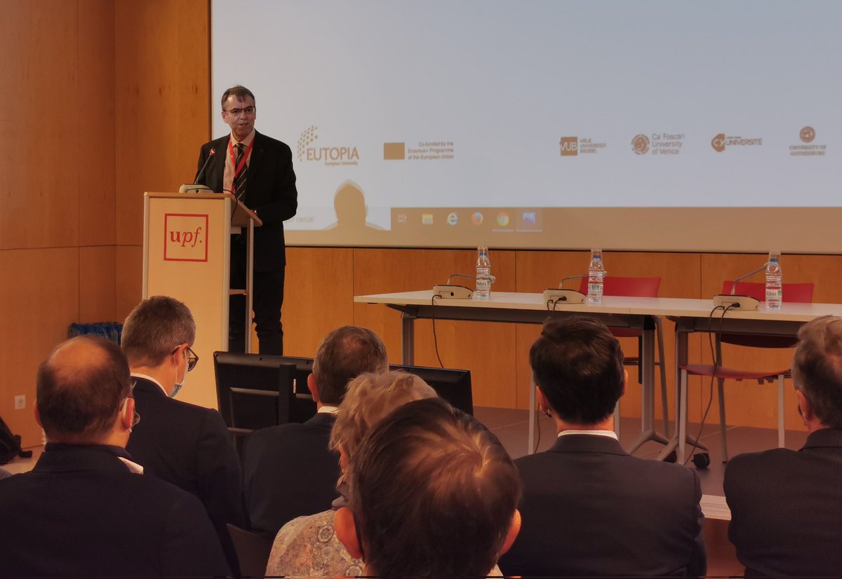 UPFBarcelona's tweet photo. #EUTOPIAWeek
@oriolamat, rector of #UPFBarcelona, welcomes all participants to the ceremony.
#EuropeanUniversities #EutopiaInAction https://t.co/9dkWBpcZop