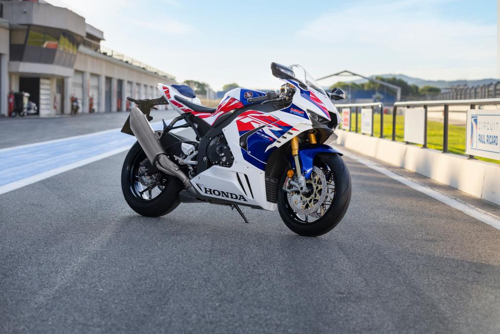 The new 2022 CBR1000RR-R Fireblade SP 30th Anniversary. Three decades of continuous challenges.