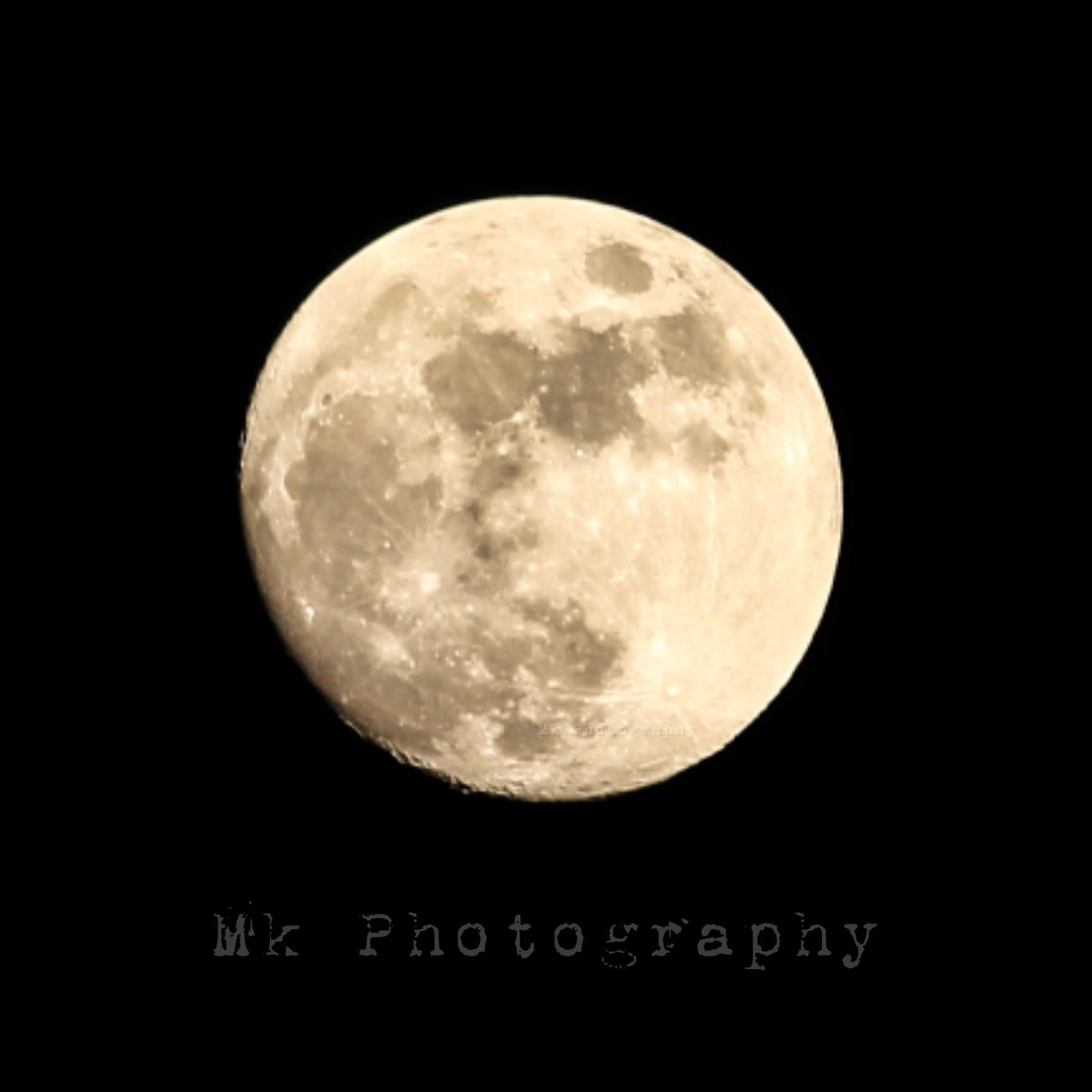 Moon ❤️

#Moon #canonphotography  #Asansol #MkPhotography #NaturePhotography