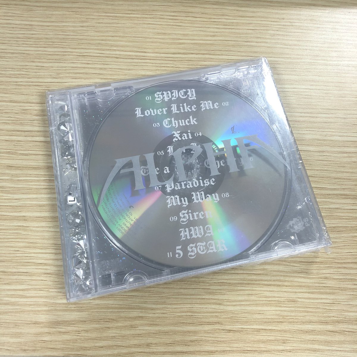 tdxxi's tweet photo. Finally i got mine yassss!!! Love the design and photobook so much @chaelinCL
#ALPHA #CListheALPHA #CHAELINCL #ALPHAByCL #CL https://t.co/jtnhG0qYNF