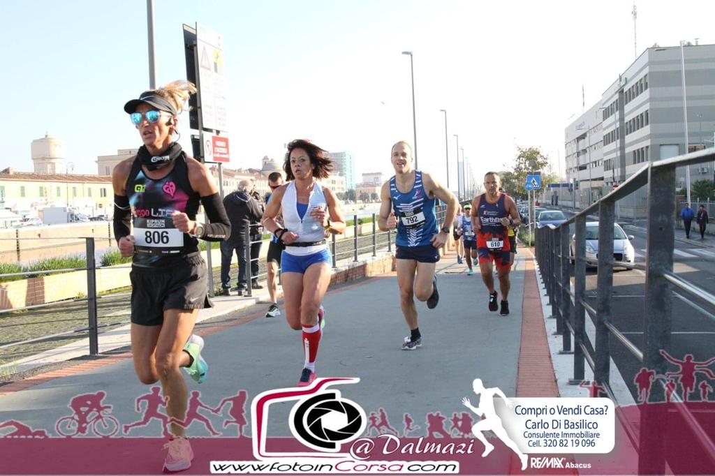 Ippocampo_Life's tweet photo. Domenica produttiva per i nostri runners Ippolife che hanno partecipato alla gara podistica Trofeo di Fiumicino, 15km respirando l’aria di un estate autunnale per il clima ottimale. Ognuno di loro ha centrato il proprio obiettivo personale. https://t.co/yb4BsKb03Z