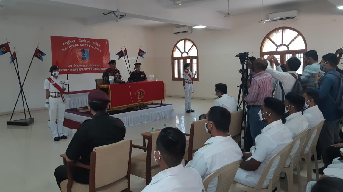 NCC_Dte_Gujarat's tweet photo. #NCCGUJARAT
Maj Gen Arvind Kapoor, ADG NCC Dte #Gujarat Dadra Nagar Haveli, Daman &amp; Diu visited NCC Gp HQ Jamnagar. The Gen Offr interacted with Offrs,ANOs, cdts, PI Staff and appreciated their efforts in trg the cadets.
@DefencePRO_Guj   @HQ_DG_NCC
@cmoguj
@jitu_vaghani https://t.co/tefMbAFzsp