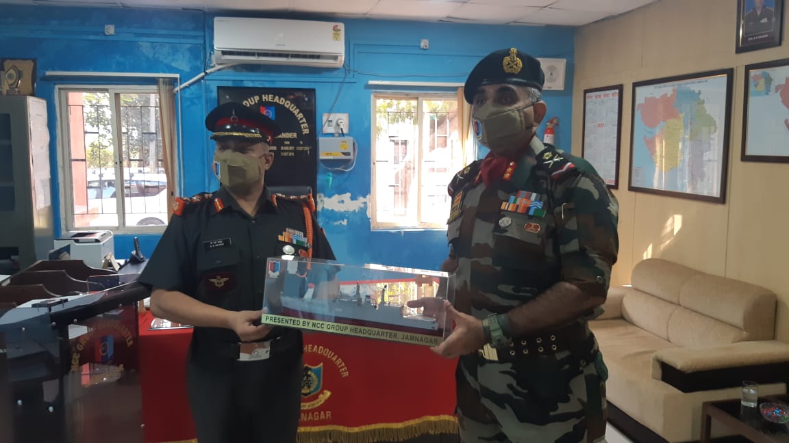 NCC_Dte_Gujarat's tweet photo. #NCCGUJARAT
Maj Gen Arvind Kapoor, ADG NCC Dte #Gujarat Dadra Nagar Haveli, Daman &amp; Diu visited NCC Gp HQ Jamnagar. The Gen Offr interacted with Offrs,ANOs, cdts, PI Staff and appreciated their efforts in trg the cadets.
@DefencePRO_Guj   @HQ_DG_NCC
@cmoguj
@jitu_vaghani https://t.co/tefMbAFzsp