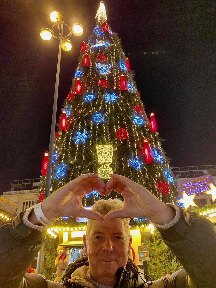 HeikoWasser's tweet photo. Dear Jadon  @Sanchooo10. The biggest #Christmatree in the world, 45m high, was enlightend in #Dortmund including the @DFB_Pokal, you helped us to win. If you want to win it again and play the football you love, ask @ManUtd to give you back to @BVB on loan. 😃 https://t.co/xxoJVyk4J0
