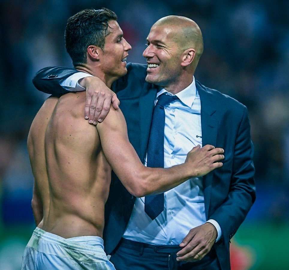 🚨 Zinedine Zidane is the man Paris Saint-Germain want to replace Mauricio Pochettino and he is excited at the prospect of managing Mbappé, Messi and Neymar. 

(Source: Le Parisien)