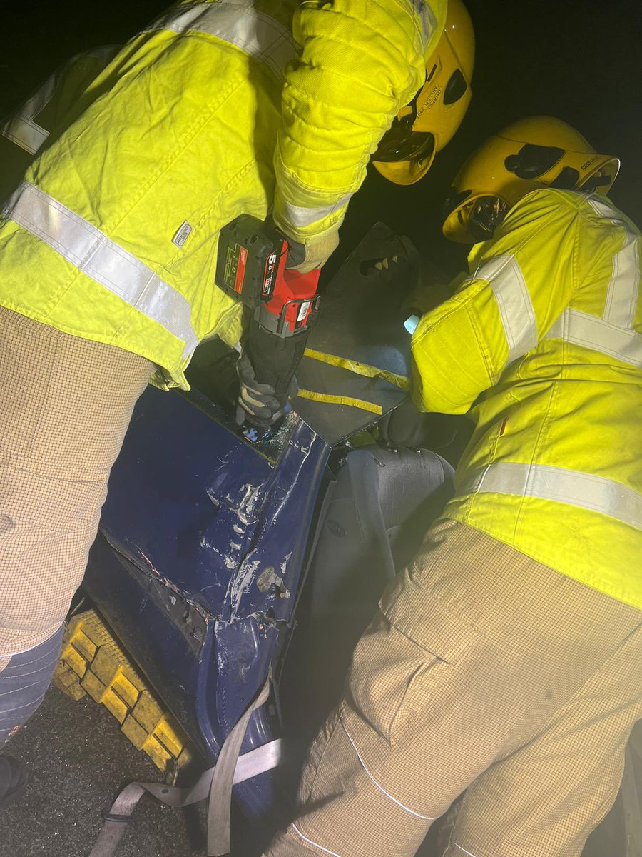 chapel_on's tweet photo. RTC training at drill last night utilising the new cutting equipment for a 3rd door creation #beprepared @DerbyshireFRS @DFRSTraining https://t.co/aDzhgMqmzS